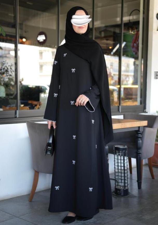 New White Bow Embroidered Abaya with stoller