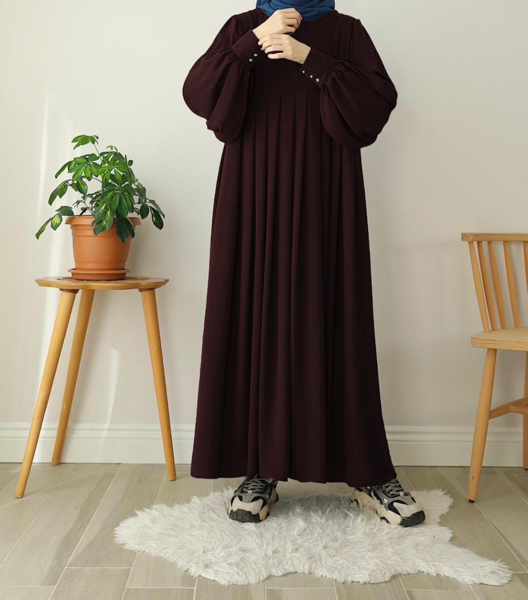 Choco Luxe – Full-Length Pleated Abaya with Hijab Stoller
