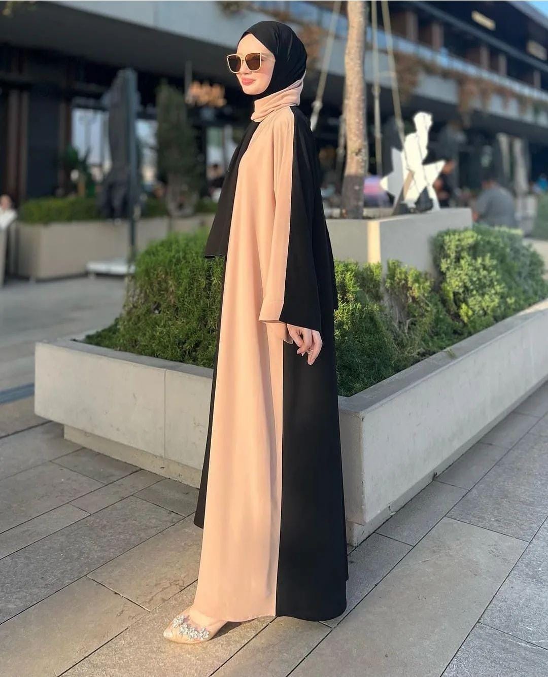 Elegantt Abaya design by Wearkurtis.