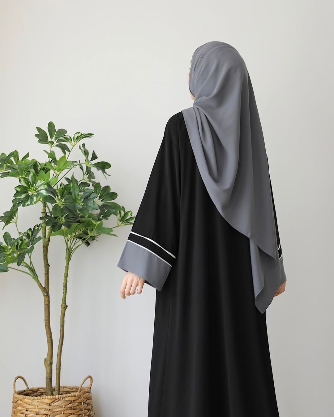 Decent Unique Abaya design by Wearkurtis.