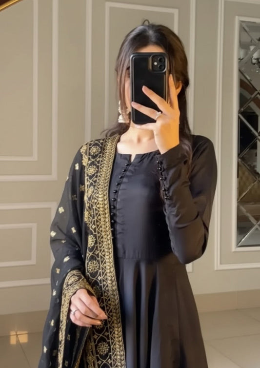 Mehr-e-Noor 3 Piece Suit by WearKurtis