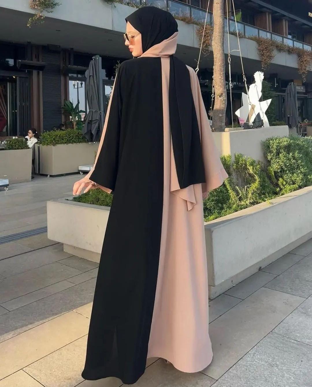 Elegantt Abaya design by Wearkurtis.